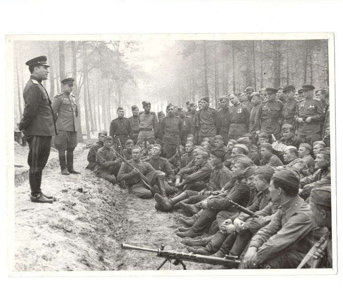 311-ші атқыштар дивизиясының офицерлері мен солдаттары. 1945ж. 