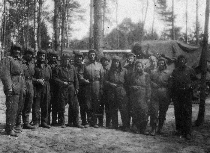 47-ші механикаландырылған бригадасы 18-ші танк полкінің танк жүргізушілері. 1943ж. 