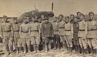 16-шы әуе армиясы 724-ші шабуылдау әуе полкінің ұшқыштары. 1944ж
