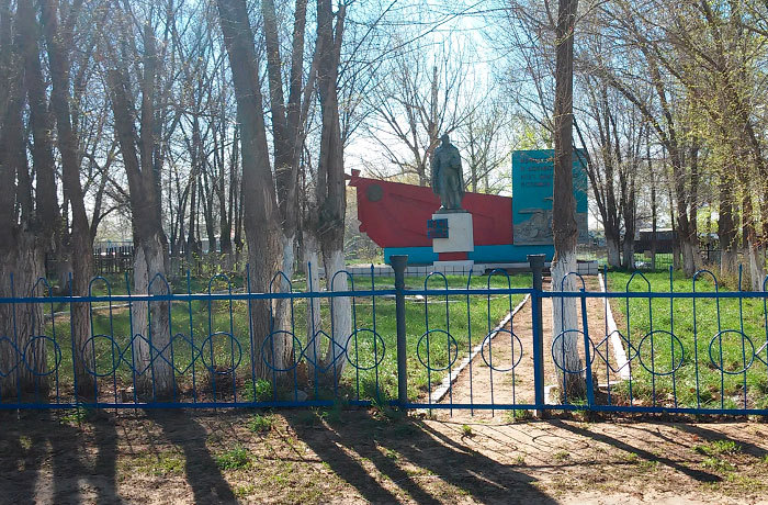 Ұлы Отан соғысы ардагерлеріне арналған ескерткіш, Бородулиха ауданы, Новодворовка ауылы  