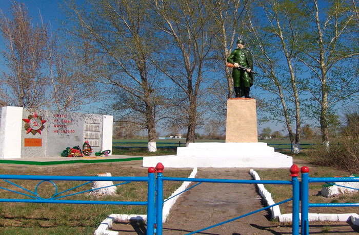 Ұлы Отан соғысы ардагерлеріне арналған ескерткіш, Бородулиха ауданы, Степной ауылы