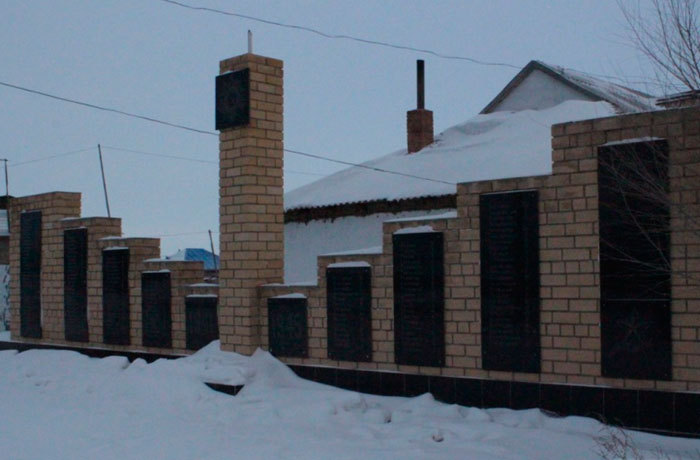 «Отанды  сүю иманнан» Ұлы Отан соғысында қаза тапқан әскерлердің есімдері жазылған обелиск, Семей қаласы