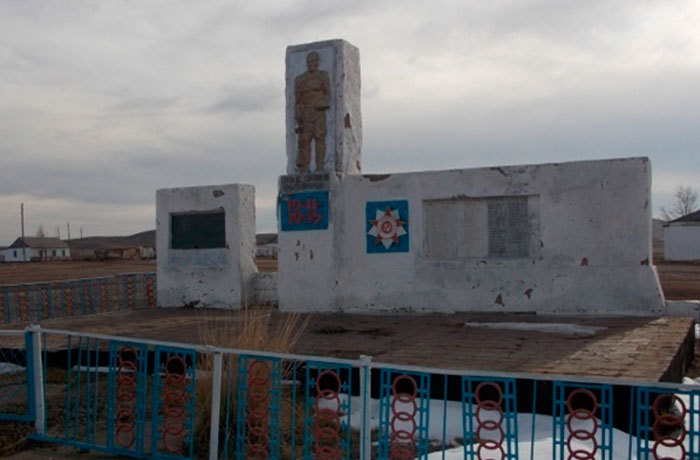 1941-1945 жылдары Ұлы  Отан соғысында қаза тапқан әскерлердің есімдері жазылған мемориалдық тақта, Семей қаласы, Ақбұлақ ауылдық округі