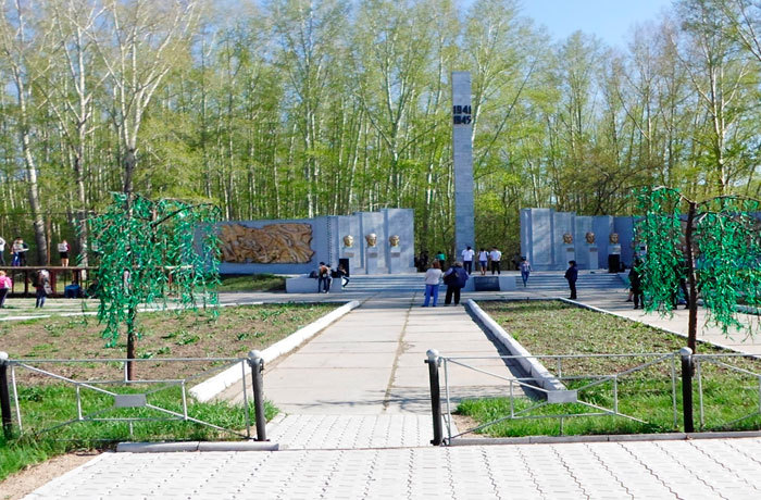Ұлы Отан соғысы ардагерлеріне арналған ескерткіш, Шемонаиха ауданы, Шемонаиха қаласы