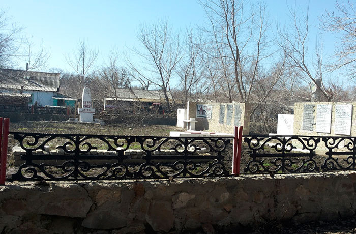 Ұлы Отан соғысы ардагерлеріне арналған ескерткіш, Жарма ауданы, Қарасу ауылы  